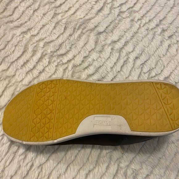 Tom’s Womens Shoes. Worn once. Size 10 - Picture 5 of 5